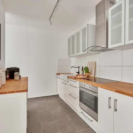 Bella, Stil Des Expressionismus