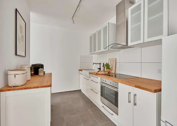 Bella, Stil Des Expressionismus